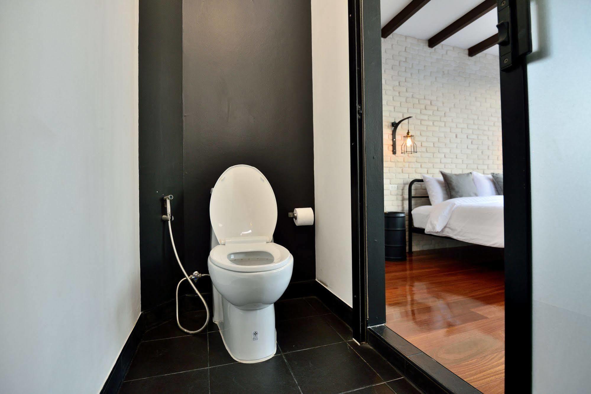 The Rommanee Classic Guesthouse Phuket Exterior photo