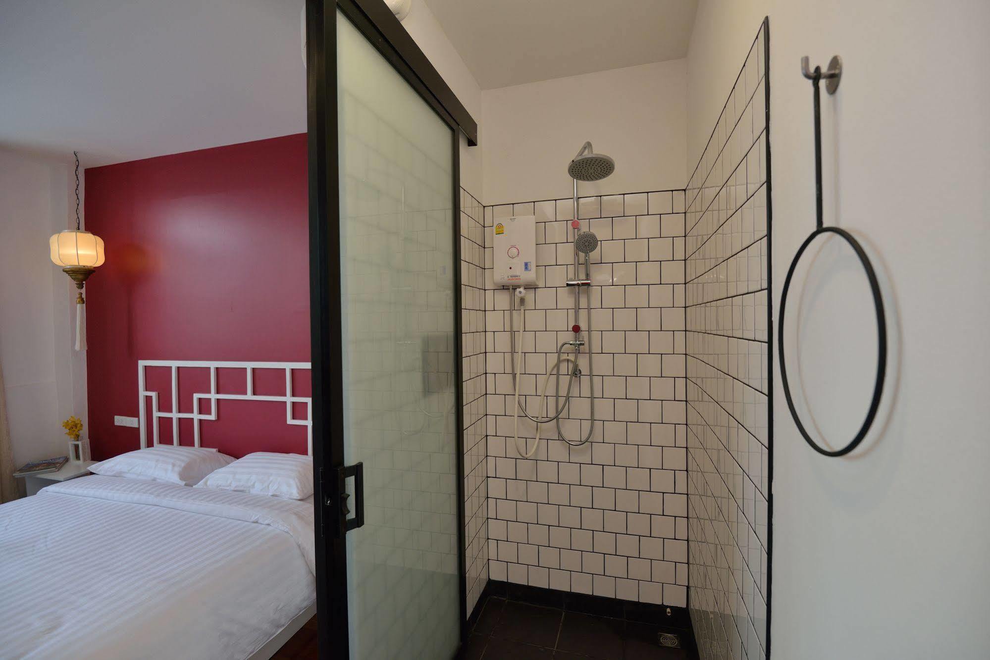 The Rommanee Classic Guesthouse Phuket Exterior photo
