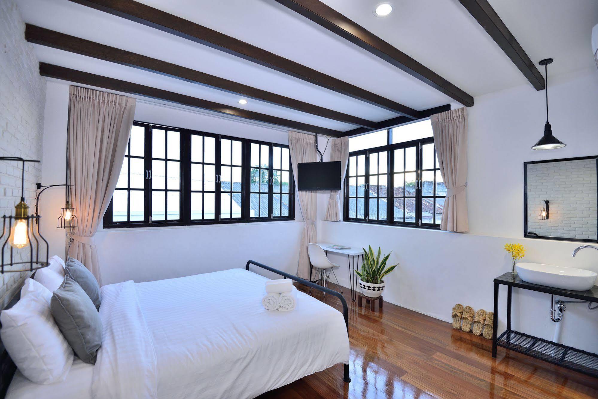 The Rommanee Classic Guesthouse Phuket Exterior photo